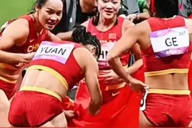 中国姑娘4×100米接力夺金，第三棒袁琦琦的肌肉线条太炸裂了！图片