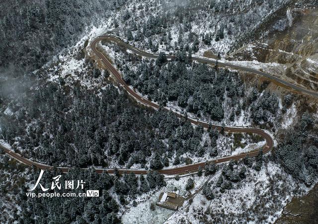 四川九寨沟：神仙池28道拐风景壮美