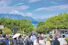 全国游客在知音湖北遇见醉美金秋图片