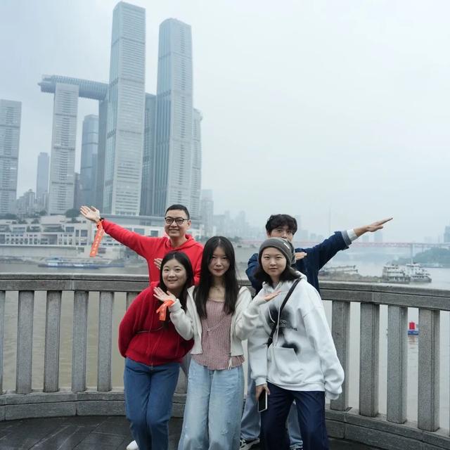 青春就要这“young”玩出“趣” | 在Citywalk中寻找同频“搭子”