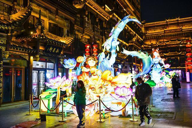 花灯展点亮百年商埠泉城夜色再添国风新韵
