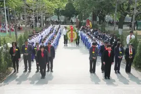 铭记历史，白云区中小学生举行清明节缅怀先烈活动图片