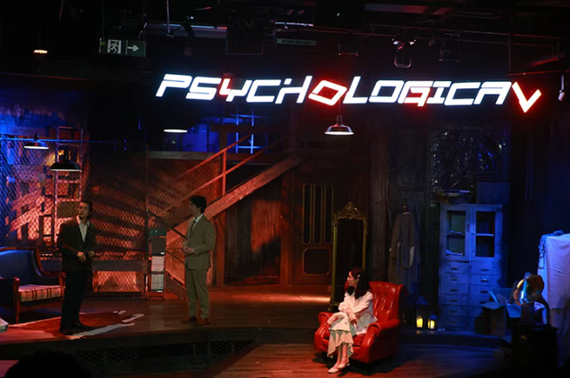 俯瞰屋顶灯会、听沪语脱口秀、观石窟特展…过年来百年弄堂共赏海派今潮年味｜新春闹灯会·古镇过大年③