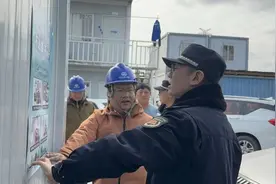 【普法宣传】进社区、进工地、进商铺，宝山城管深入开展电动自行车安全普法宣传活动图片