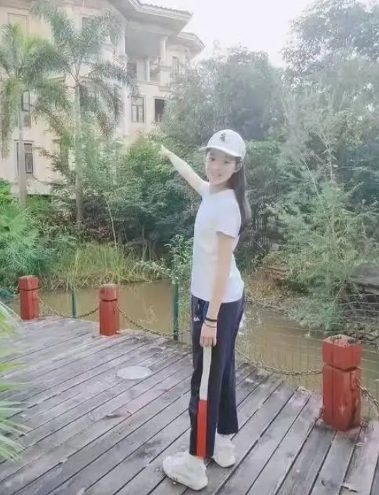 媒体六问黄杨钿甜事件