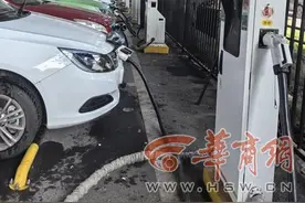 30项为民实事|探访未央区朱宏路桥下超级充电站 司机大赞：可以边充电边洗车图片