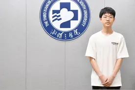 湖南湘雅三医院：那些00后的男护士图片