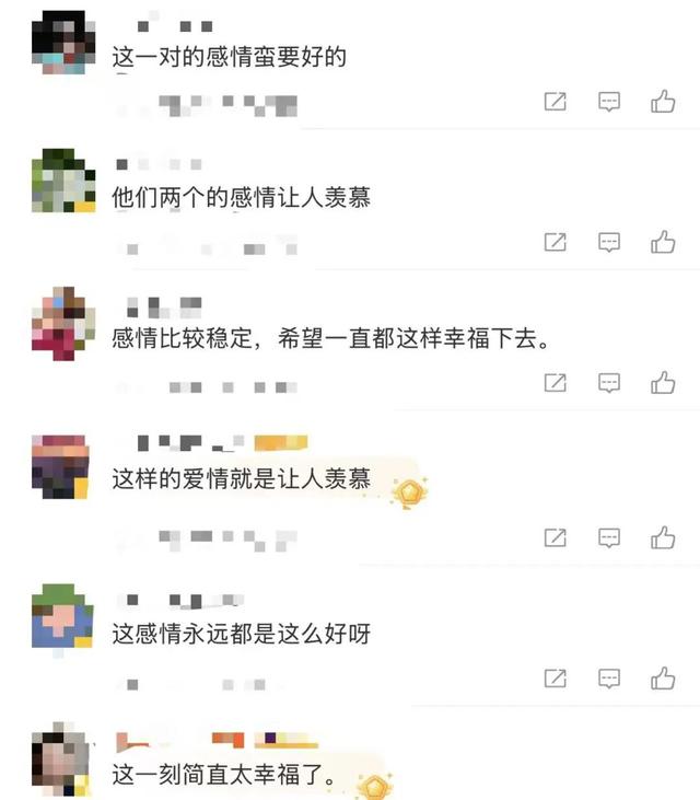 章泽天紧跟刘强东笑容满面，结婚十年恩爱如初