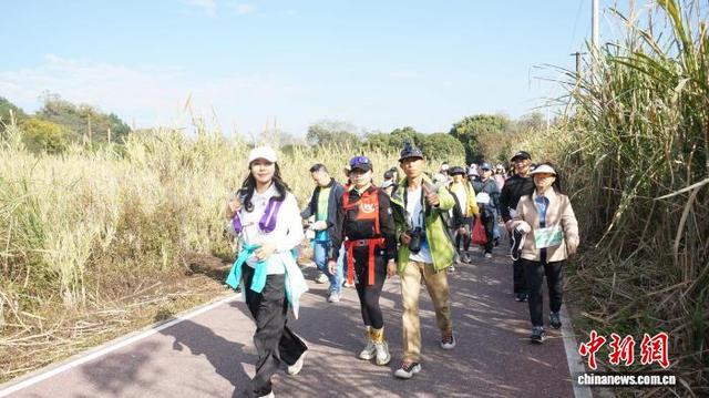 2025桂林漓江徒步大会吸引万人向漓江而行