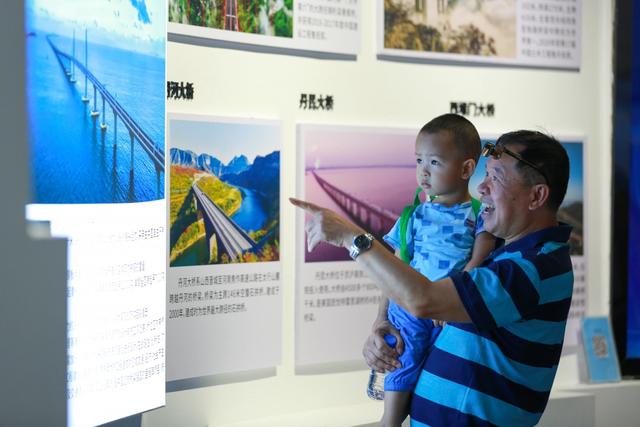 云端之桥，烟火集市——平塘“天空之桥”的别样假期