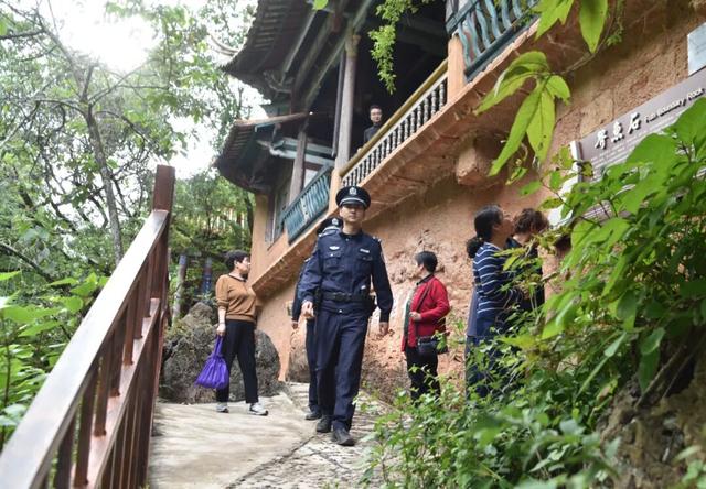 节日我在岗丨快来江川打卡“景中警”