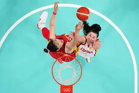巴黎奥运会 | 篮球综合：中国女篮加时惜败 美国男篮大胜塞尔维亚图片
