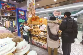 想不到！最爱玩毛绒玩具的是“00”后图片