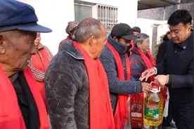 河南省高级人民法院驻石桥镇前赵村工作队开展走访慰问活动图片