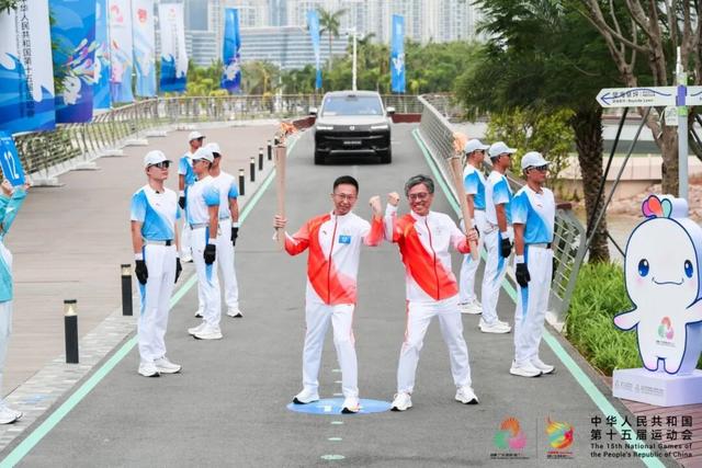 人人人！今天，这里挤满围观市民，现场令人振奋！网友：果然很深圳