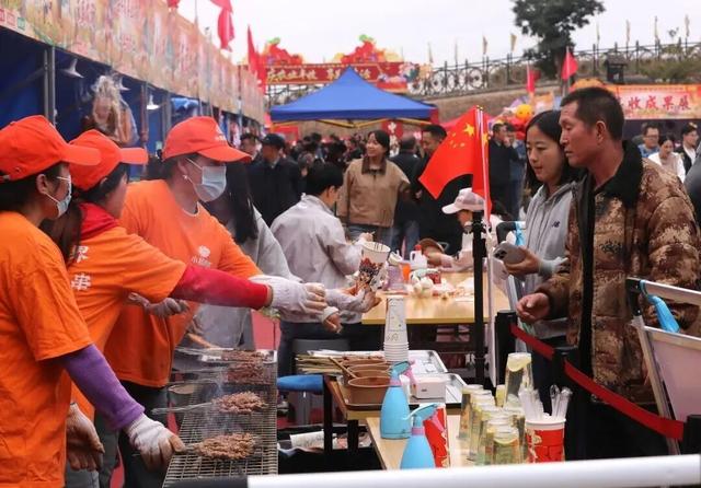 环县国庆假期第三天人气“爆棚” 超8万游客共赴文旅盛宴