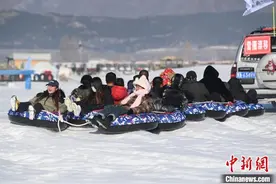 呼和浩特：敕勒川冰雪嘉年华吸引游客图片