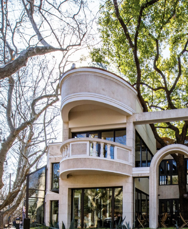 秋日露台主义正当时，看一场夕阳落进梧桐海