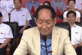 湖南农业大学党委书记陈弘：传承袁隆平精神更重要的是脚踏实地 | 思政第一课