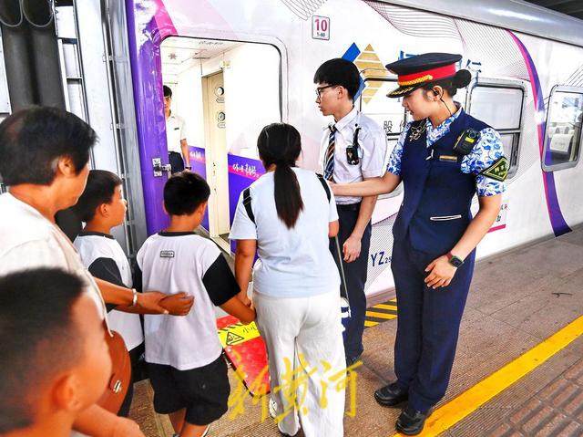 “齐鲁1号”旅游列车变身“遛娃天堂”| 镜相