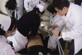 男子突发心梗，沧州医护人员接力，3分钟抢回生命图片