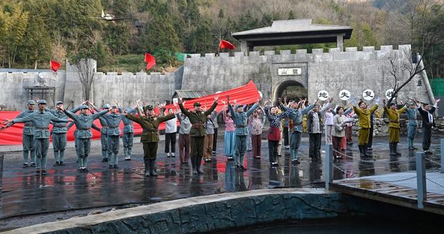 沪六同心焕新姿①｜山水为幕，实景剧火爆出圈！六安让红色文化“活”起来