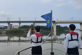 江门：严防船舶冒险航经黄克兢大桥图片