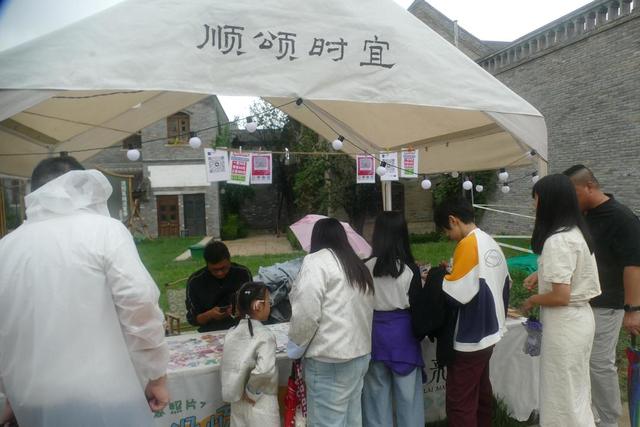 双节第二天遇降雨，清照泉城·明水古城两万游人与名泉一起撒欢