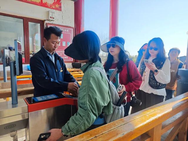 五大连池“智旅上阵”，游客中心“焕新升级”