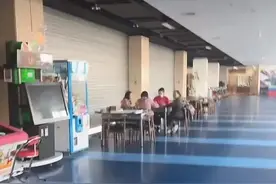 于东来直播员工午休打麻将，网友赞其好老板图片