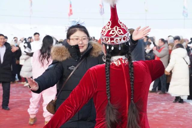 “冰雪绘米东 欢歌庆雪季”2025年米东区冰雪风情季火热启幕