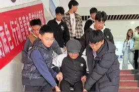 追“锋”少年：用爱铺就求学路，山东劳动职业技术学院传承雷锋精神以爱育人图片