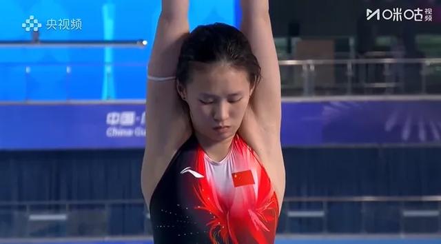 全运会跳水陈芋汐出现失误，仍第一名晋级半决赛