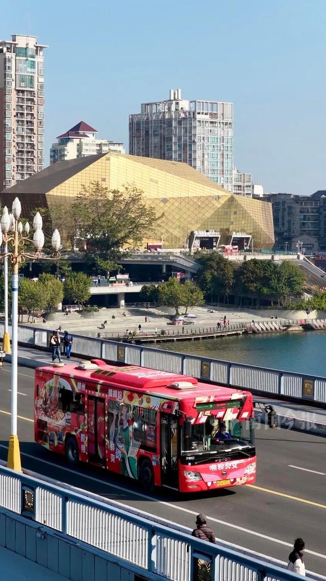 柳州这移动网红景点又惊艳了！夜晚还会发光