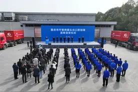 首单首发！重庆合川午餐肉罐头出口新加坡图片