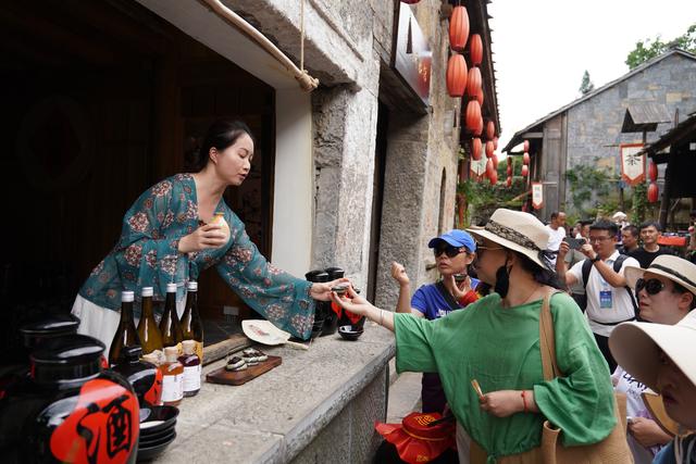 聚焦安顺旅发大会丨屯堡遗韵引客来——第十一届安顺旅游产业发展大会嘉宾观摩西秀区旧州镇侧记