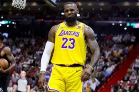 「NBA」詹姆斯砍下30分却被批“甩锅”，湖人惜败于热火图片
