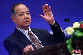 年终特稿｜回望2024，华人世界陨落的星光图片