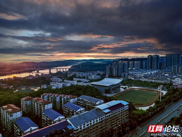 宵灯轻点，慰藉尘心的一场零陵夜色