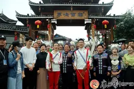 奥运冠军“雅思组合”来逛吃融水啦！变身苗寨“达哼达配”直呼太美图片