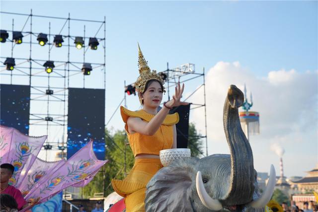 泼洒吉祥，乐享清凉！兴安盟科右前旗首届泼水那达慕开幕