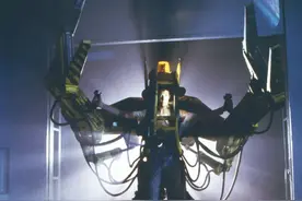 最拉风的科幻动力装甲图片