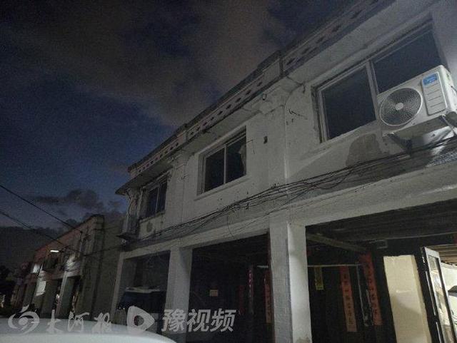 男童陪伴妈妈遗体数日 生父发声