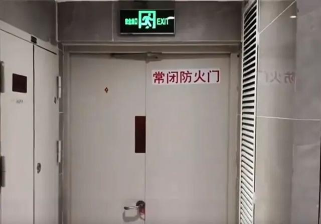 5岁男童小区内遇害，厦门警方：59岁女性嫌疑人作案后自杀身亡