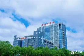 刷身份证可进！滨州医学院校园对外开放图片