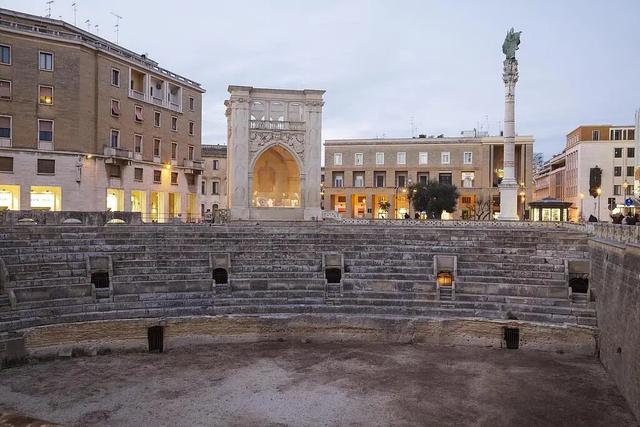 意大利“靴跟”上的宝藏小城，欧洲人私藏的快乐老家