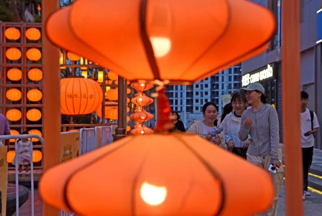 淮南：夜炫春申里