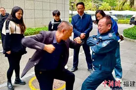 厦门保安员勇夺香港国际武术节大赛冠军图片