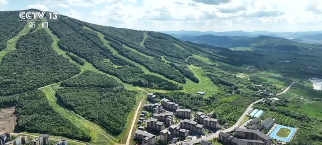 沉浸式“反季”体验清凉一“夏”成文旅新地标 避暑新风尚激活夏日经济新活力