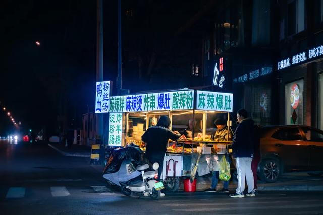 全北京都在追的广东路边摊,凭啥凌晨排队三小时